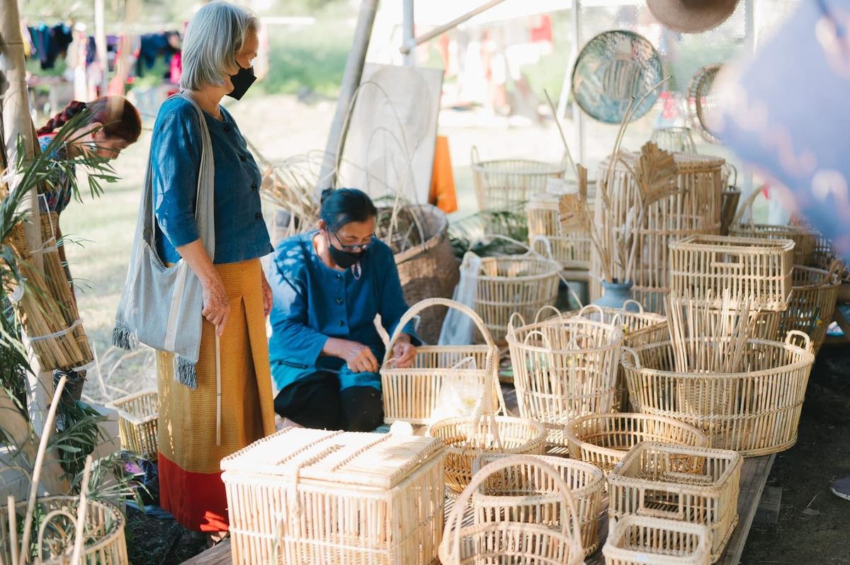 Visitors browsing handwoven rattan baskets at the market
